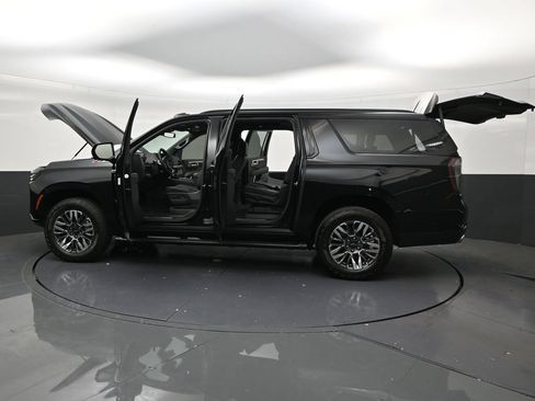 Used 2025 Chevrolet Suburban Z71 w/ Comfort Package AWD/4WD image 30