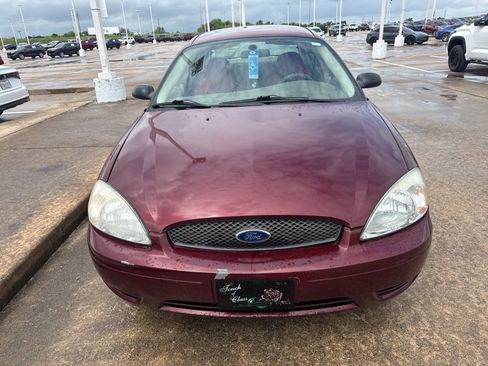 Used 2006 Ford Taurus SE image 2