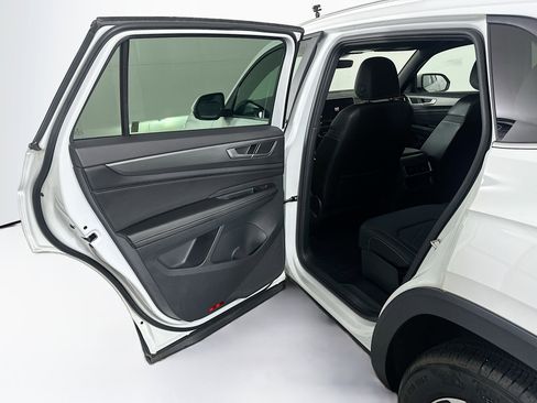 Used 2024 Volkswagen Atlas Cross Sport SE FWD image 24