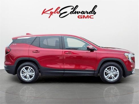 Used 2023 GMC Terrain SLE image 4