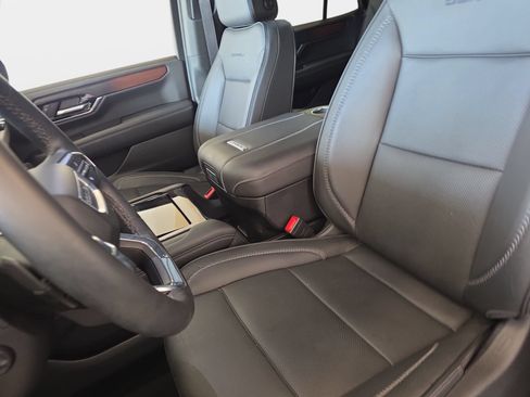 Used 2025 GMC Yukon Denali w/ Sun & Power Step Package AWD/4WD image 15