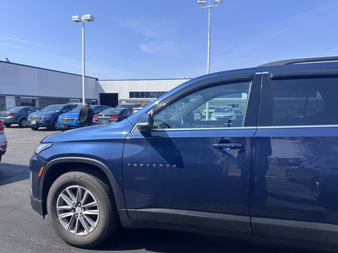 Used 2023 Chevrolet Traverse LT image 4