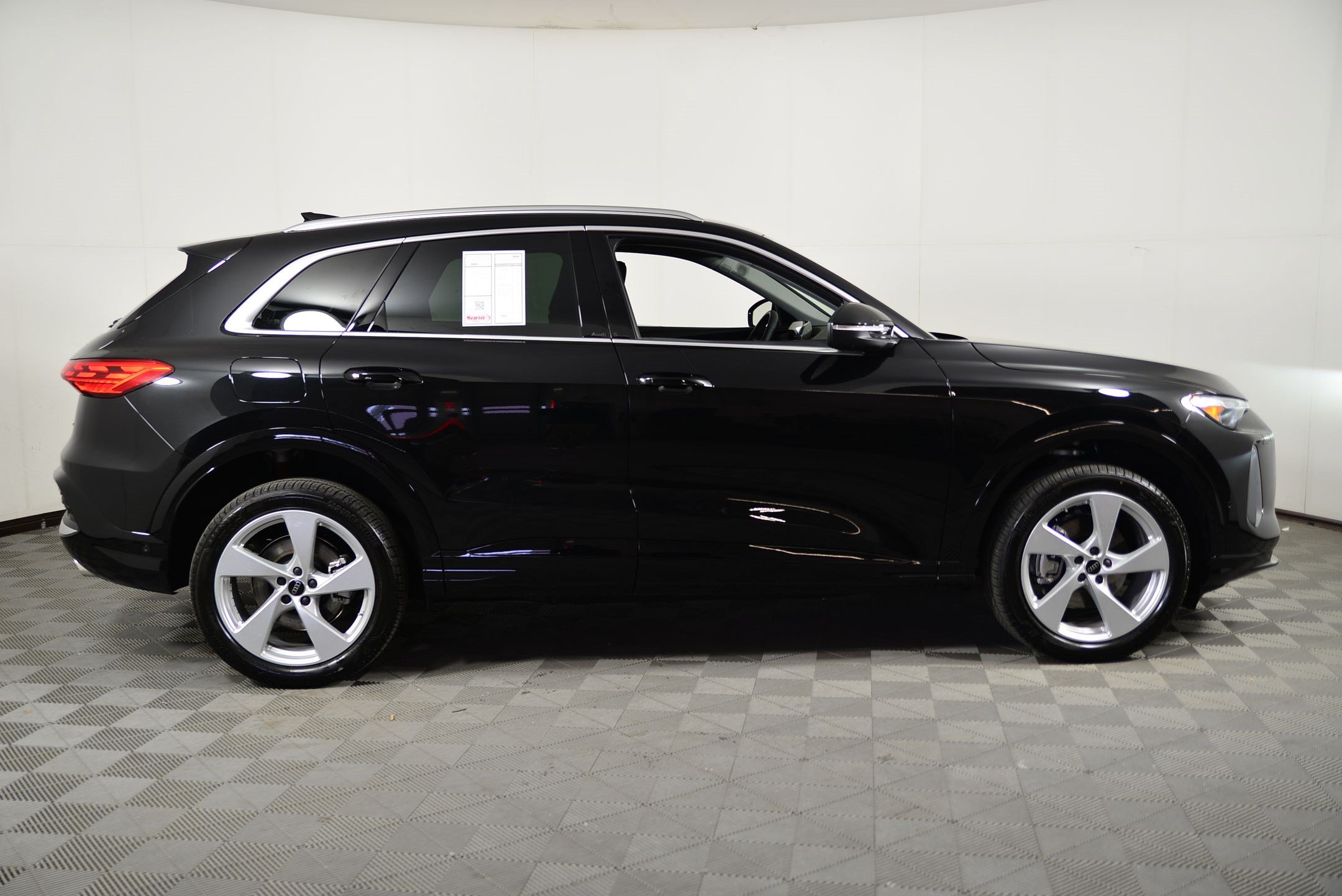 New 2025 Audi Q5 Premium Plus w/ Premium Plus AWD/4WD image 7