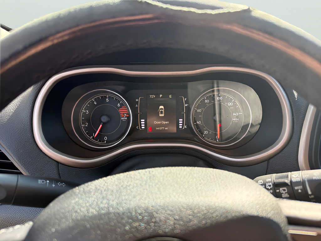 Used 2016 Jeep Cherokee Sport FWD image 23