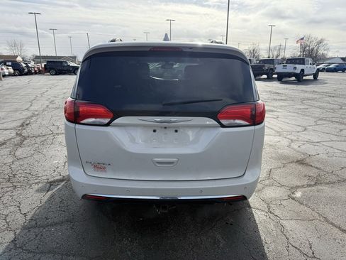 Used 2017 Chrysler Pacifica Touring-L Plus w/ Advanced Safetytec Group image 6