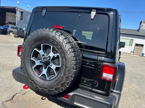 Used 2022 Jeep Wrangler Unlimited Rubicon w/ Cold Weather Group AWD/4WD image 6