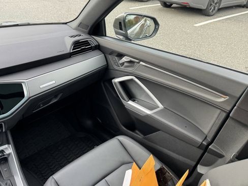 Certified 2025 Audi Q3 2.0T Premium image 13