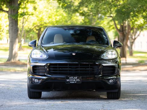 Used 2016 Porsche Cayenne AWD/4WD image 7