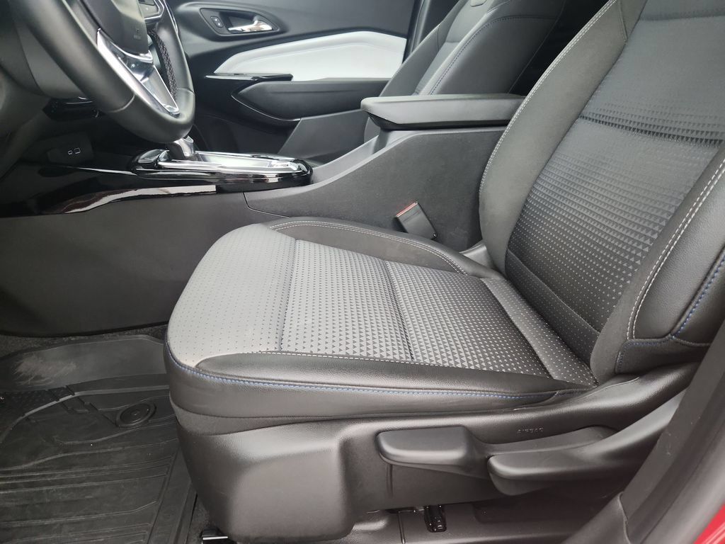 Used 2026 Chevrolet Trax LT w/ Driver Confidence Package FWD image 22