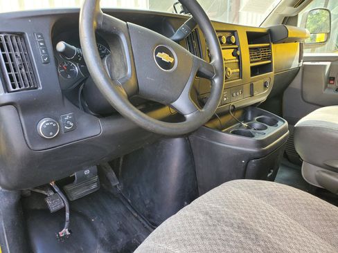 Used 2021 Chevrolet Express 2500 RWD image 23