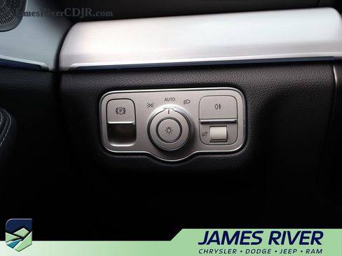 Used 2025 Mercedes-Benz GLE 350 4MATIC image 33