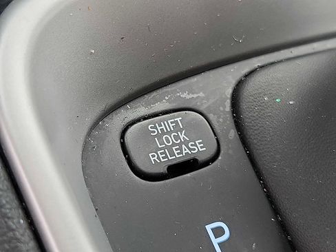 Used 2023 Hyundai Venue SEL w/ Cargo Package image 25