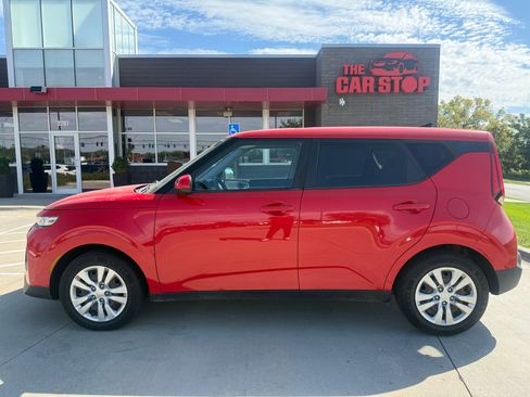 Used 2020 Kia Soul LX image 1