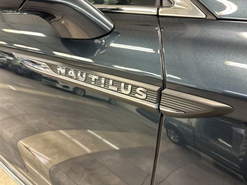 Used 2022 Lincoln Nautilus Reserve w/ Luxury Package image 9