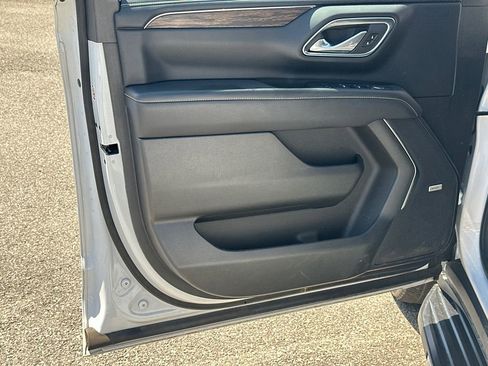 Used 2023 Chevrolet Suburban Premier w/ Advanced Technology Package RWD image 10