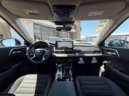 New 2026 Mitsubishi Outlander AWD image 21