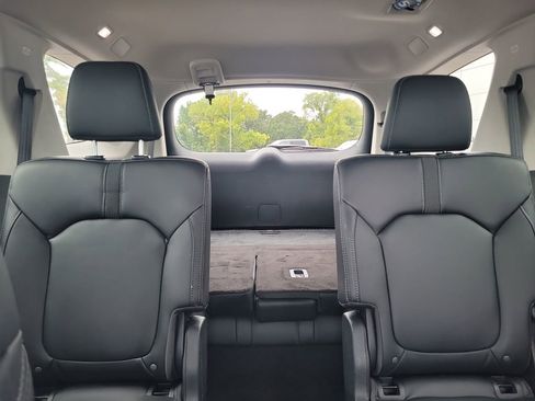 Used 2024 Honda Pilot Touring image 23