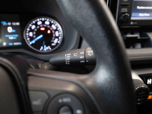 Used 2021 Toyota RAV4 LE image 14