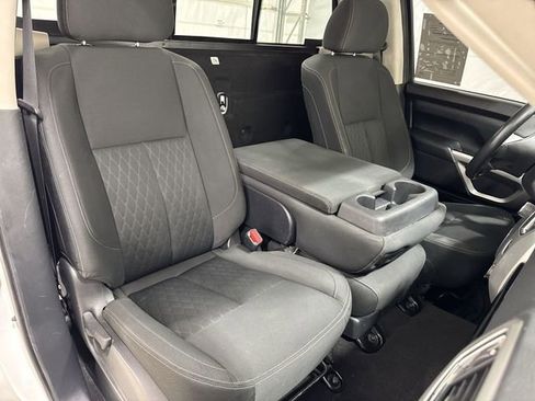 Used 2017 Nissan Titan SV image 24