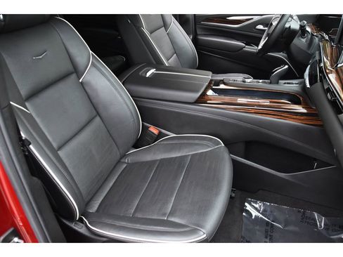Certified 2024 Cadillac Escalade Premium Luxury image 30