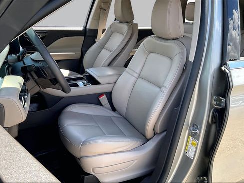 Used 2023 Lincoln Aviator 2WD image 8