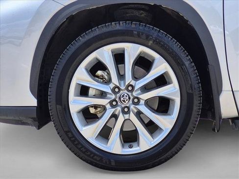 Used 2022 Toyota Highlander Limited FWD image 24