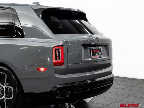 Used 2022 Rolls-Royce Cullinan Black Badge w/ Dark Exterior Package image 17