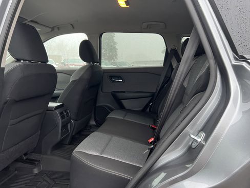 Used 2022 Nissan Rogue SV image 12