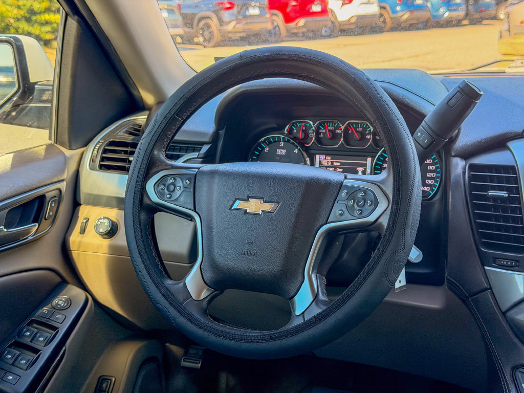 Used 2016 Chevrolet Suburban LT RWD image 16