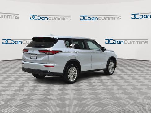 Used 2024 Mitsubishi Outlander ES AWD/4WD image 8
