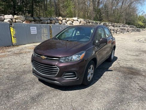 Used 2020 Chevrolet Trax LS FWD image 2