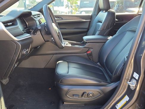 New 2025 Jeep Grand Cherokee Limited w/ Black Appearance Package image 24