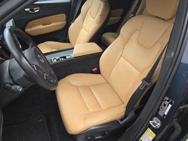 Used 2020 Volvo XC60 T6 Momentum AWD/4WD image 13