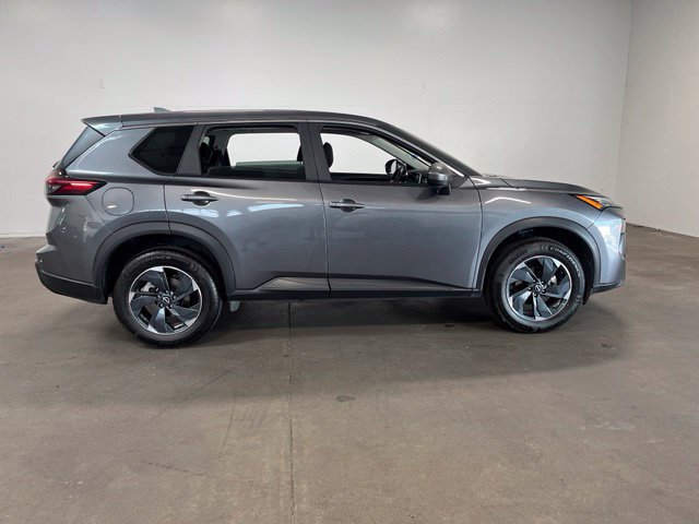 Used 2025 Nissan Rogue SV AWD/4WD image 2