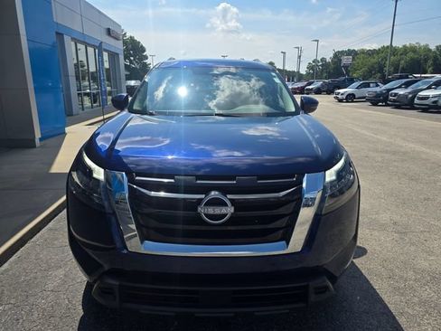 Used 2025 Nissan Pathfinder SV AWD/4WD image 8
