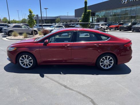 Used 2017 Ford Fusion SE FWD image 12