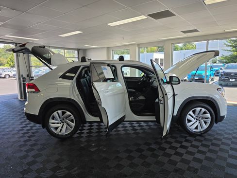 Used 2023 Volkswagen Atlas Cross Sport SE AWD/4WD image 17