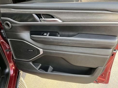 Used 2023 Jeep Wagoneer Series II w/ Flexible Seating Group image 24