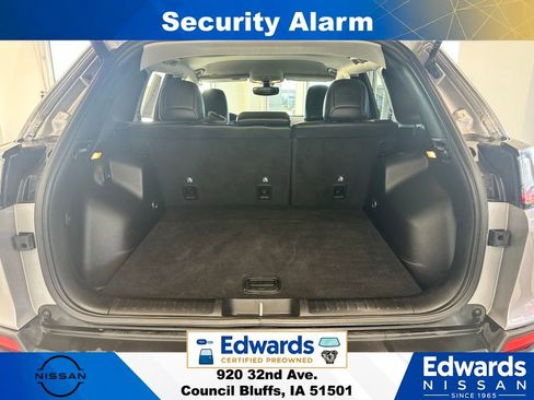 Used 2019 Jeep Cherokee Trailhawk w/ Comfort/Convenience Group AWD/4WD image 13