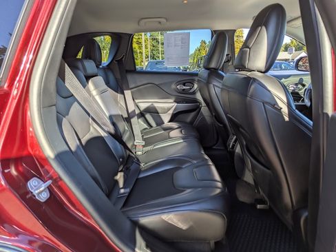 Used 2019 Jeep Cherokee Latitude Plus w/ Comfort/Convenience Group image 33