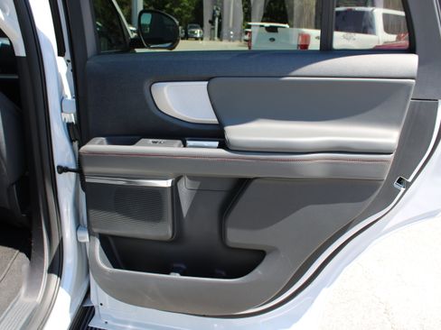 Used 2025 Ford Expedition Active RWD image 15