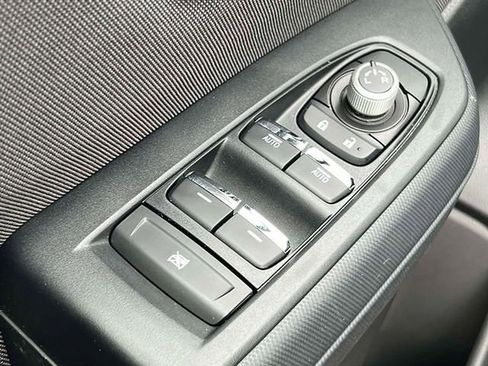Used 2025 Subaru Forester Premium AWD/4WD image 17