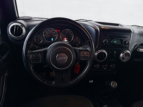Used 2017 Jeep Wrangler Unlimited Sahara w/ Connectivity Group AWD/4WD image 20