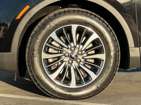 Used 2023 Lincoln Nautilus Reserve w/ Luxury Package image 26