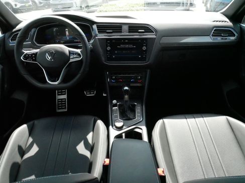 Certified 2023 Volkswagen Tiguan SE R-Line AWD/4WD image 33