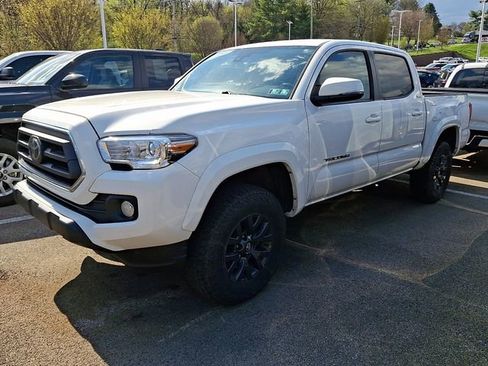 Used 2023 Toyota Tacoma SR5 w/ Technology Package image 2