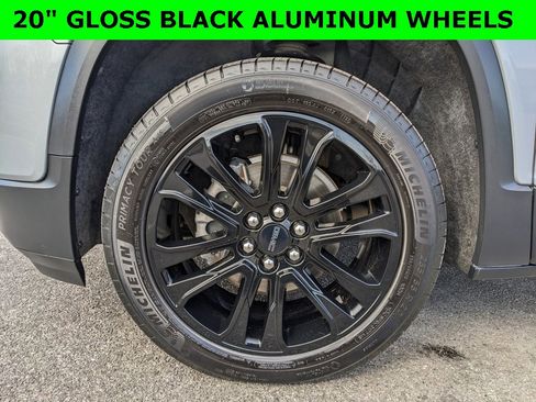 Used 2023 GMC Acadia SLE w/ Driver Convenience Package image 2