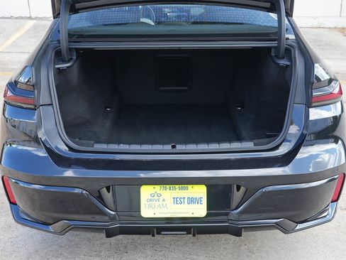Used 2025 BMW 740i w/ Premium Package RWD image 10