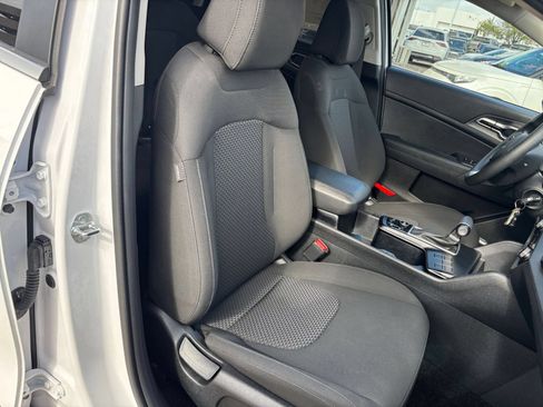 Used 2025 Kia Sportage LX FWD image 35