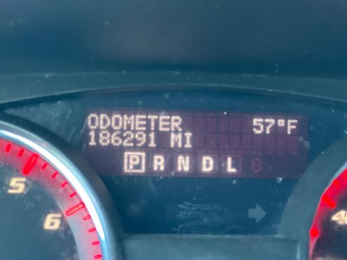 Used 2010 GMC Acadia SLE image 21